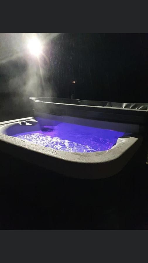 Robins Nest Glamping Pod With Hot Tub Hotel Keith Eksteriør billede